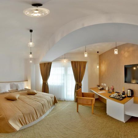 Hotel Condor Tulcea Exterior photo